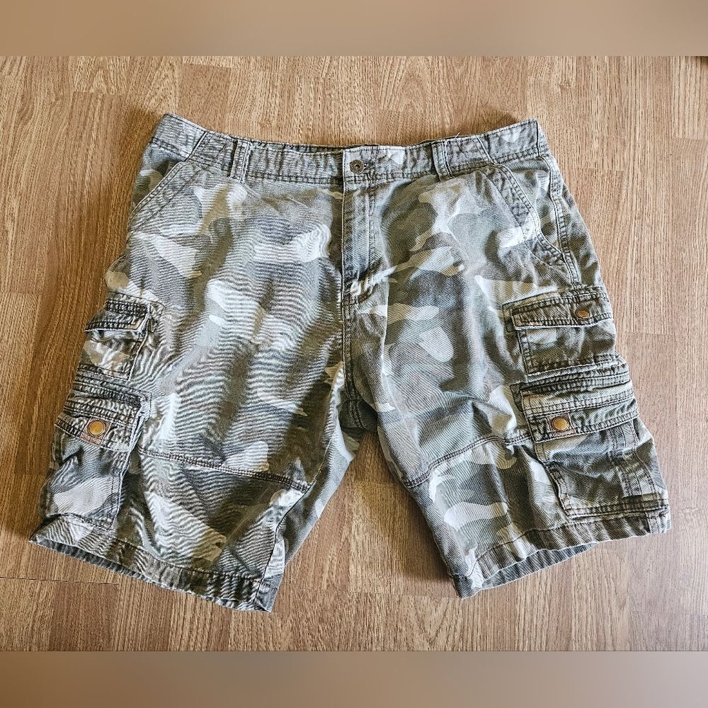 Iron Co. Men's Camouflage Cargo Shorts Size 38
